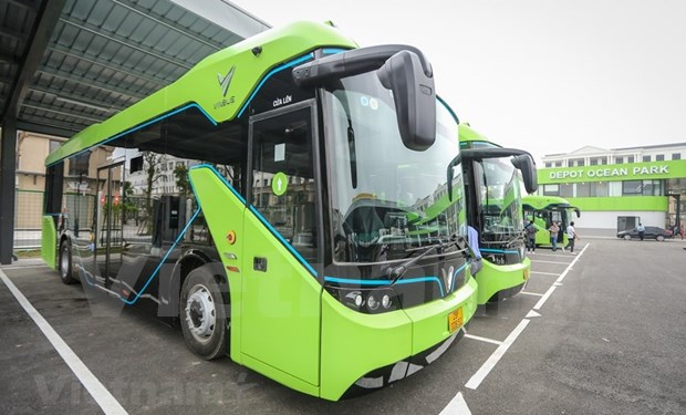 Bộ Giao thông Vận tải triển khai kế hoạch mở tuyến xe buýt điện mới từ nội thành Hà Nội đến sân bay Nội Bài. (Nguồn ảnh: Lấy từ trang Vietnamplus)